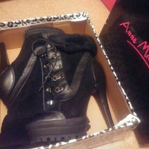 Black Fur boots